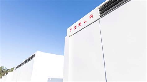 D­e­v­a­s­a­ ­T­e­s­l­a­ ­M­e­g­a­p­a­c­k­ ­b­a­t­a­r­y­a­s­ı­ ­H­a­w­a­i­i­’­d­e­ ­d­e­v­r­e­y­e­ ­g­i­r­d­i­